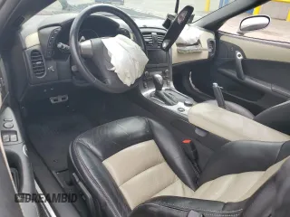2008 Chevrolet Corvette z VIN 1G1YY26W685116510, wystawiony jako Copart lot #55888895 z przebiegiem Nie podano mil oraz Szkoda całkowita • Salvage title. Historia ofert i sprzedaży dostępna na DreamBid. Obrazek 8.