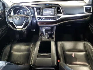 2017 Toyota Highlander XLE with VIN 5TDJZRFH0HS455595, listed as a Copart auction lot 61916645 with 196,009 mi miles and Non repairable. Bid and sale history available at DreamBid. Image 8.
