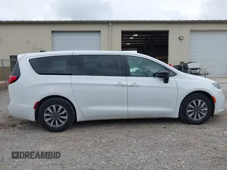 2024 Chrysler Pacifica Hybrid Select z VIN 2C4RC1S75RR103836, wystawiony jako IAAI lot #42293507 z przebiegiem 41 774 mil mil oraz . Historia ofert i sprzedaży dostępna na DreamBid. Obrazek 13.