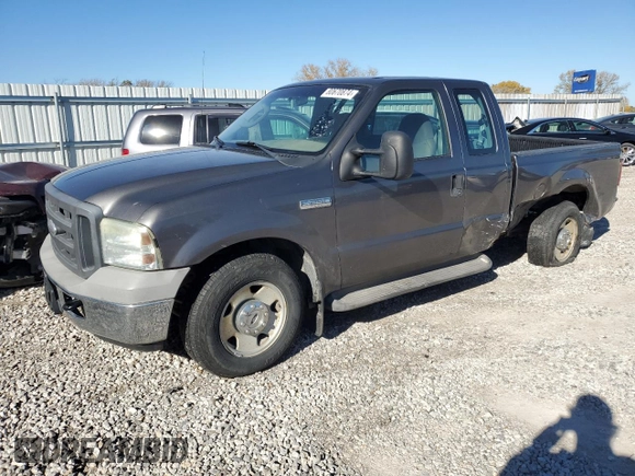 2005 Ford F-250 XL with VIN 1FTNX20575EC72208, listed as a Copart auction lot 80670874 with 215,484 mi miles and Salvage title. Bid and sale history available at DreamBid. Image 1.