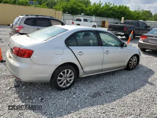 2012 Volkswagen Jetta SE with VIN 3VWDP7AJ5CM301844, listed as a Copart auction lot 60648525 with 204,031 mi miles and Clean title. Bid and sale history available at DreamBid. Image 3.