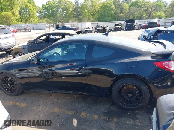 2010 Hyundai Genesis Coupe z VIN KMHHT6KDXAU015933, wystawiony jako IAAI lot #42013914 z przebiegiem 199 831 mil mil oraz . Historia ofert i sprzedaży dostępna na DreamBid. Obrazek 14.