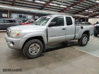 2006 Toyota Tacoma with VIN 5TEUX42N16Z288021, listed as a Copart auction lot 88759445 with 301,932 mi miles and Clean Title. Bid and sale history available at carsss.com. Image 1.