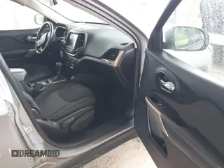 2017 Jeep Cherokee Latitude с VIN 1C4PJLCS2HW596098, выставлен на аукционе IAAI как лот 41409241 с пробегом 93 569 миль миль и . История ставок и продаж доступна на DreamBid. Изображение 5.