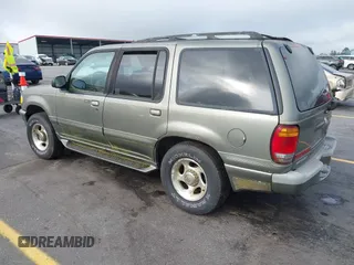 2000 Mercury Mountaineer with VIN 4M2ZU86P8YUJ07066, listed as a IAAI auction lot 42114617 with 233,146 mi miles. Bid and sale history available at carsss.com. Image 3.