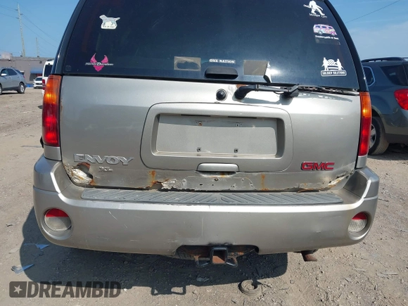 2003 GMC Envoy SLT with VIN 1GKES16S336101568, listed as a IAAI auction lot 40187998 with 185,402 mi miles. Bid and sale history available at carsss.com. Image 14.