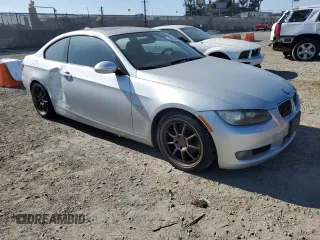 2009 BMW 3 Series 328i z VIN WBAWV13549P122225, wystawiony jako Copart lot #63093875 z przebiegiem 78 527 mil mil oraz Czysty tytuł • Clean title. Historia ofert i sprzedaży dostępna na DreamBid. Obrazek 4.