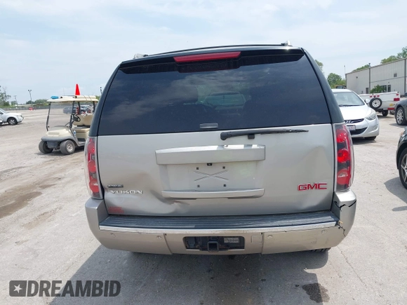2009 GMC Yukon Denali z VIN 1GKFK03259R190845, wystawiony jako IAAI lot #42427026 z przebiegiem 136 713 mil mil oraz . Historia ofert i sprzedaży dostępna na DreamBid. Obrazek 16.