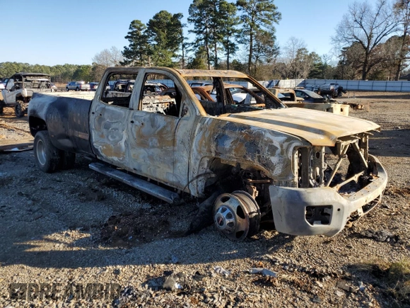 2015 GMC Sierra 3500HD Denali z VIN 1GT424E82FF671807, wystawiony jako Copart lot #38104654 z przebiegiem Nie podano mil oraz Nie do naprawy • Non repairable. Historia ofert i sprzedaży dostępna na DreamBid. Obrazek 4.