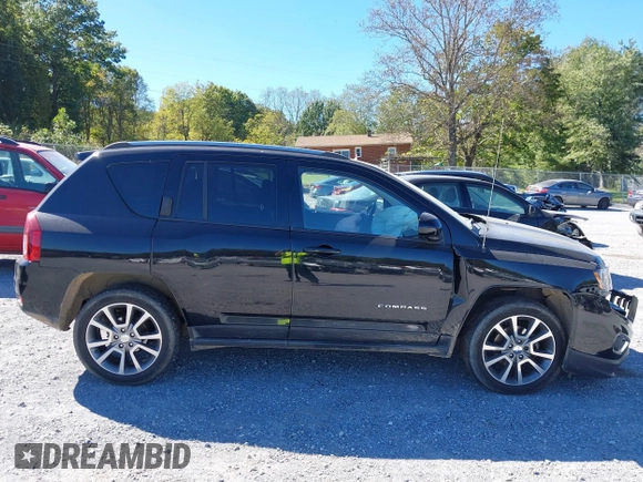 2016 Jeep Compass Latitude with VIN 1C4NJDEB5GD753210, listed as a IAAI auction lot 40530185 with 87,045 mi miles. Bid and sale history available at carsss.com. Image 14.