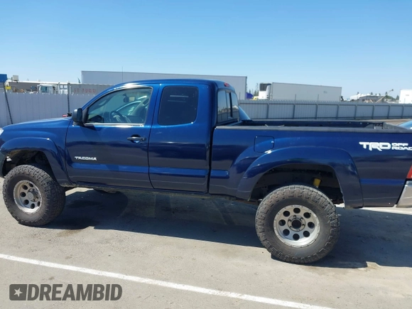 2005 Toyota Tacoma z VIN 5TEUU42N25Z099188, wystawiony jako IAAI lot #42179039 z przebiegiem 147 058 mil mil oraz . Historia ofert i sprzedaży dostępna na DreamBid. Obrazek 14.