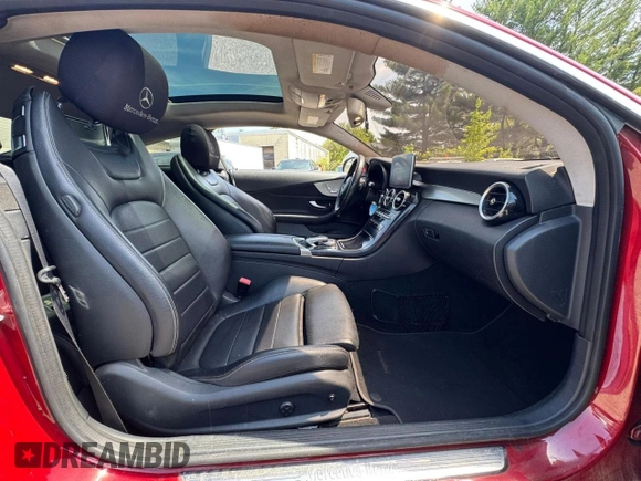 2017 Mercedes-Benz C с VIN WDDWJ4KBXHF32552, выставлен на аукционе Copart как лот 64165705 с пробегом 128 929 миль миль и Чистый • Clean title. История ставок и продаж доступна на DreamBid. Изображение 5.