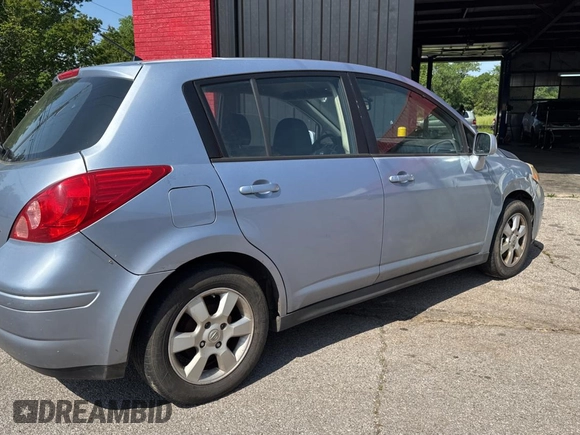 2009 Nissan Versa S with VIN 3N1BC13E99L412868, listed as a Copart auction lot 55990665 with 214,080 mi miles and Clean Title. Bid and sale history available at DreamBid. Image 4.