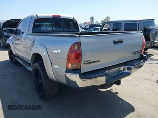 2005 Toyota Tacoma PreRunner z VIN 5TETU62N55Z011175, wystawiony jako IAAI lot #42283171 z przebiegiem 157 562 mil mil oraz . Historia ofert i sprzedaży dostępna na DreamBid. Obrazek 3.