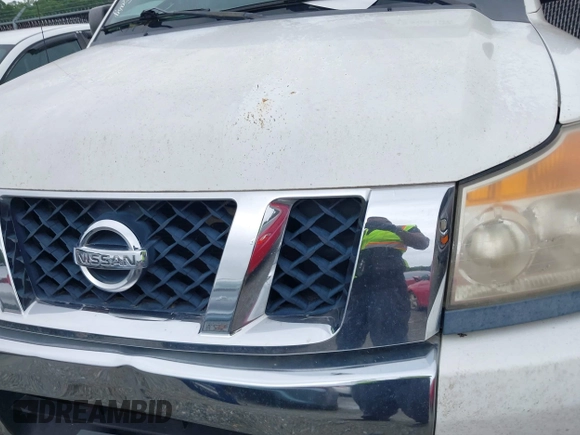 2008 Nissan Titan XE z VIN 1N6BA06C38N351875, wystawiony jako IAAI lot #42368486 z przebiegiem 174 337 mil mil oraz . Historia ofert i sprzedaży dostępna na DreamBid. Obrazek 12.