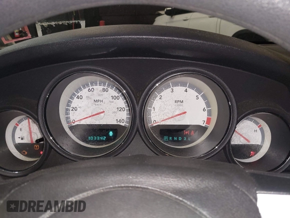 2008 Dodge Charger z VIN 2B3KA43RX8H326355, wystawiony jako IAAI lot #42310534 z przebiegiem 103 342 mil mil oraz . Historia ofert i sprzedaży dostępna na DreamBid. Obrazek 7.