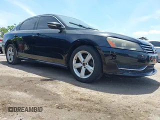 2012 Volkswagen Passat SE z VIN 1VWBP7A39CC015294, wystawiony jako IAAI lot #42036715 z przebiegiem 270 060 mil mil oraz . Historia ofert i sprzedaży dostępna na DreamBid. Obrazek 1.