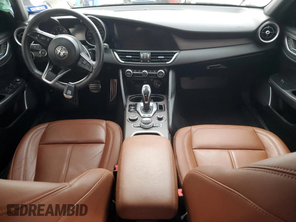 2022 Alfa Romeo Giulia Veloce z VIN ZARFANBN2N7653138, wystawiony jako Copart lot #41444005 z przebiegiem Nie podano mil oraz Szkody całkowita. Historia ofert i sprzedaży dostępna na DreamBid. Obrazek 8.