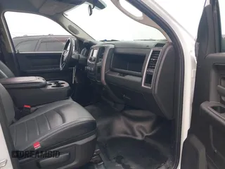 2023 Ram 1500 Tradesman z VIN 1C6RR6FG9PS527089, wystawiony jako IAAI lot #42261047 z przebiegiem 20 684 mil mil oraz . Historia ofert i sprzedaży dostępna na DreamBid. Obrazek 5.