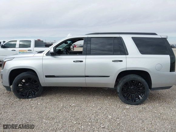 2017 Cadillac Escalade Platinum with VIN 1GYS4DKJ1HR389842, listed as a IAAI auction lot 40717795 with 1 mi miles. Bid and sale history available at carsss.com. Image 14.