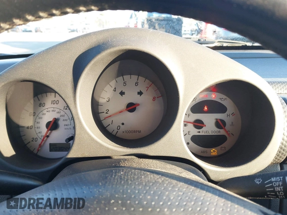 2000 Toyota MR2 z VIN JTDFR3204Y0020262, wystawiony jako IAAI lot #41823386 z przebiegiem 203 044 mil mil oraz . Historia ofert i sprzedaży dostępna na DreamBid. Obrazek 7.