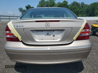 2005 Mercedes-Benz C 240 с VIN WDBRF61J65F607930, выставлен на аукционе Copart как лот 61647215 с пробегом 81 649 миль миль и Списание • Salvage title. История ставок и продаж доступна на DreamBid. Изображение 6.