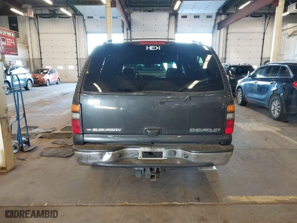 2004 Chevrolet Suburban LT with VIN 1GNFK16Z64J268977, listed as a IAAI auction lot 41573029 with NaN miles. Bid and sale history available at carsss.com. Image 16.