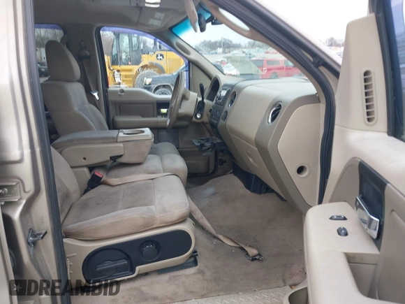 2004 Ford F-150 XLT with VIN 1FTRW14W14KB84997, listed as a IAAI auction lot 41551031 with 274,894 mi miles. Bid and sale history available at carsss.com. Image 5.