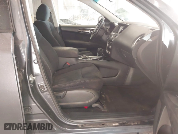 2013 Nissan Pathfinder SV with VIN 5N1AR2MMXDC611964, listed as a IAAI auction lot 41011430 with 207,409 mi miles. Bid and sale history available at carsss.com. Image 5.