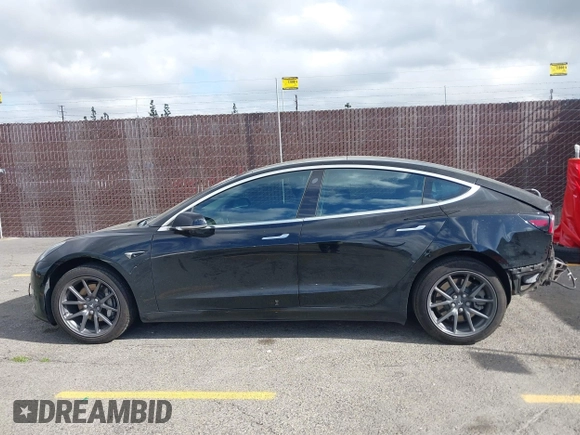 2019 Tesla Model 3 Mid Range z VIN 5YJ3E1EA4KF361967, wystawiony jako IAAI lot #42261724 z przebiegiem 89 902 mil mil oraz . Historia ofert i sprzedaży dostępna na DreamBid. Obrazek 14.