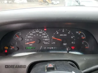 2003 Ford F-250 XL z VIN 1FTNW21L13EB65006, wystawiony jako Copart lot #46808255 z przebiegiem 290 841 mil mil oraz Czysty tytuł • Clean title. Historia ofert i sprzedaży dostępna na DreamBid. Obrazek 9.