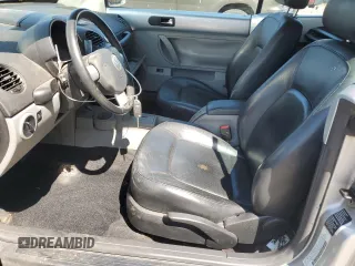 2003 Volkswagen Beetle GLS z VIN 3VWCK21Y63M320378, wystawiony jako Copart lot #59422595 z przebiegiem 85 172 mil mil oraz Czysty tytuł • Clean title. Historia ofert i sprzedaży dostępna na DreamBid. Obrazek 7.