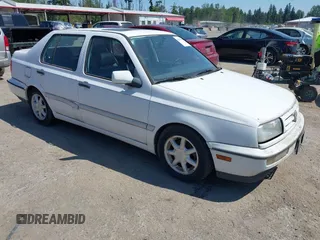 1995 Volkswagen Jetta GLS z VIN 3VWSC81H7SM082888, wystawiony jako IAAI lot #42440198 z przebiegiem 96 029 mil mil oraz . Historia ofert i sprzedaży dostępna na DreamBid. Obrazek 1.