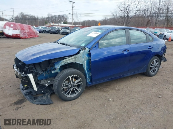 2023 Kia Forte LXS z VIN 3KPF24AD1PE602579, wystawiony jako IAAI lot #41760080 z przebiegiem 28 424 mil mil oraz . Historia ofert i sprzedaży dostępna na DreamBid. Obrazek 2.