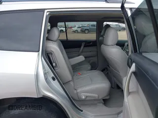 2010 Toyota Highlander SE z VIN 5TDKK3EH5AS008323, wystawiony jako IAAI lot #42092292 z przebiegiem 180 102 mil mil oraz . Historia ofert i sprzedaży dostępna na DreamBid. Obrazek 8.