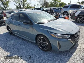 2024 Nissan Sentra SR z VIN 3N1AB8DV9RY386846, wystawiony jako Copart lot #55141905 z przebiegiem 4591 mil mil oraz Szkoda całkowita • Salvage title. Historia ofert i sprzedaży dostępna na DreamBid. Obrazek 4.