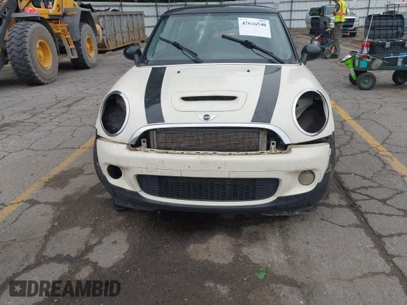 2007 MINI Hardtop S with VIN WMWMF73587TL87127, listed as a IAAI auction lot 42648540 with Not provided miles and . Bid and sale history available at DreamBid. Image 6.