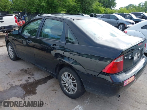 2007 Ford Focus S z VIN 1FAHP34N37W161610, wystawiony jako IAAI lot #42370742 z przebiegiem Nie podano mil oraz . Historia ofert i sprzedaży dostępna na DreamBid. Obrazek 3.