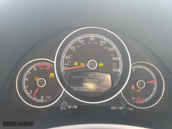 2018 Volkswagen Beetle SE with VIN 3VWJD7ATXJM728687, listed as a Copart auction lot 63242054 with 84,502 mi miles and Salvage Title. Bid and sale history available at carsss.com. Image 9.