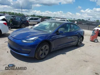 2021 Tesla Model 3 Standard Range Plus z VIN 5YJ3E1EAXMF098855, wystawiony jako IAAI lot #42226127 z przebiegiem 34 351 mil mil oraz . Historia ofert i sprzedaży dostępna na DreamBid. Obrazek 17.