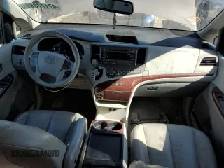 2011 Toyota Sienna XLE AAS with VIN 5TDYK3DC3BS036574, listed as a Copart auction lot 47177365 with 138,161 mi miles and Salvage Title. Bid and sale history available at carsss.com. Image 8.