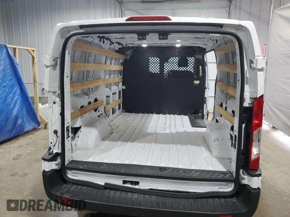 2023 Ford Transit Cargo z VIN 1FTBR1Y82PKB80689, wystawiony jako Copart lot #64601645 z przebiegiem 14 074 mil mil oraz Czysty tytuł • Clean title. Historia ofert i sprzedaży dostępna na DreamBid. Obrazek 6.