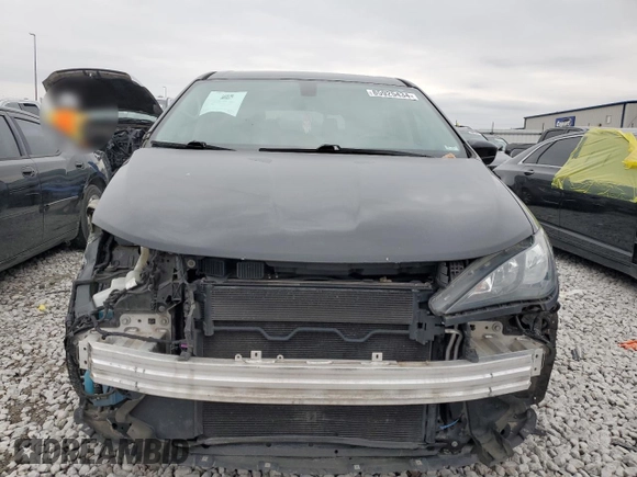 2017 Chrysler Pacifica Touring with VIN 2C4RC1DG0HR634812, listed as a Copart auction lot 85925434 with 194,385 mi miles and Salvage Title. Bid and sale history available at DreamBid. Image 5.