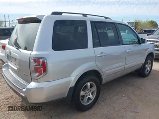 2006 Honda Pilot EX z VIN 2HKYF184X6H519132, wystawiony jako IAAI lot #42030952 z przebiegiem 256 094 mil mil oraz . Historia ofert i sprzedaży dostępna na DreamBid. Obrazek 4.