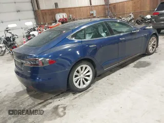 2018 Tesla Model S 75D with VIN 5YJSA1E24JF257817, listed as a IAAI auction lot 41960439 with 61,971 mi miles and . Bid and sale history available at DreamBid. Image 4.
