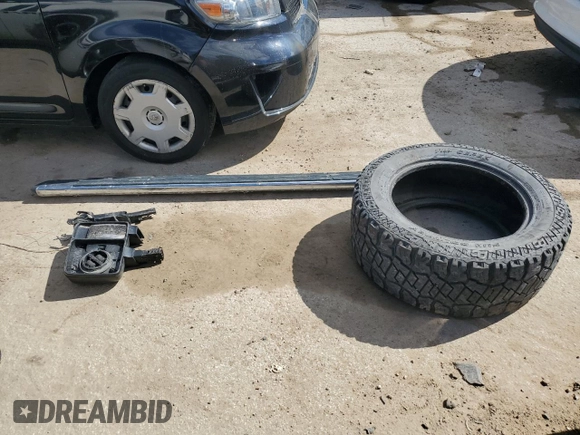 2005 Ford F-250 XL with VIN 1FTSW21P45ED31320, listed as a Copart auction lot 46085614 with 276,566 mi miles and Salvage title. Bid and sale history available at DreamBid. Image 12.