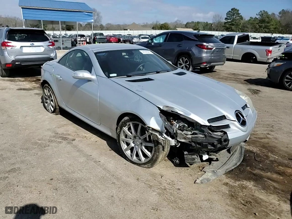 2006 Mercedes-Benz SLK-Class 3.5L with VIN WDBWK56F56F100161, listed as a Copart auction lot 44066365 with 24,960 mi miles and Salvage Title. Bid and sale history available at carsss.com. Image 11.