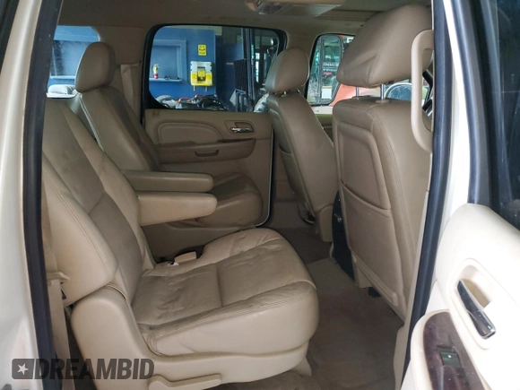 2011 Cadillac Escalade ESV Premium z VIN 1GYS4JEF0BR113052, wystawiony jako Copart lot #88556445 z przebiegiem 228 919 mil mil oraz Szkoda całkowita • Salvage title. Historia ofert i sprzedaży dostępna na DreamBid. Obrazek 10.