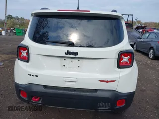 2023 Jeep Renegade Trailhawk z VIN ZACNJDC16PPP73152, wystawiony jako IAAI lot #42128199 z przebiegiem 2 779 mil mil oraz . Historia ofert i sprzedaży dostępna na DreamBid. Obrazek 16.