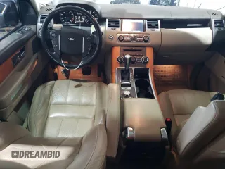 2011 Land Rover Range Rover Sport SC z VIN SALSH2E49BA268320, wystawiony jako Copart lot #55938715 z przebiegiem 134 666 mil mil oraz Szkody całkowita. Historia ofert i sprzedaży dostępna na DreamBid. Obrazek 8.